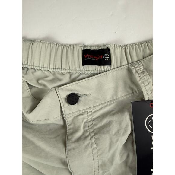 Wrangler ATG Peak Light Gray Nylon Shorts - Size 38 - Picture 8 of 9